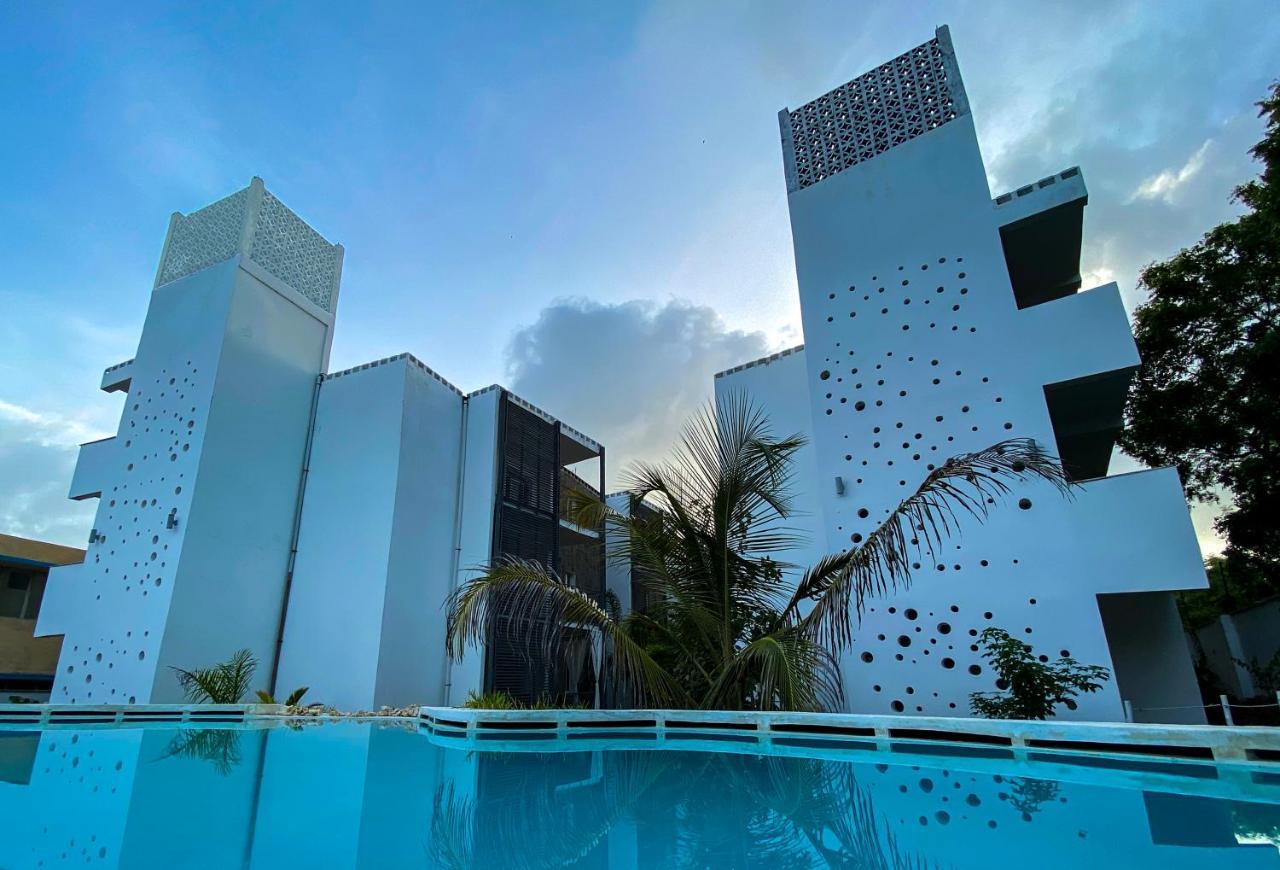 Aqua Resort ディアニ・ビーチ エクステリア 写真